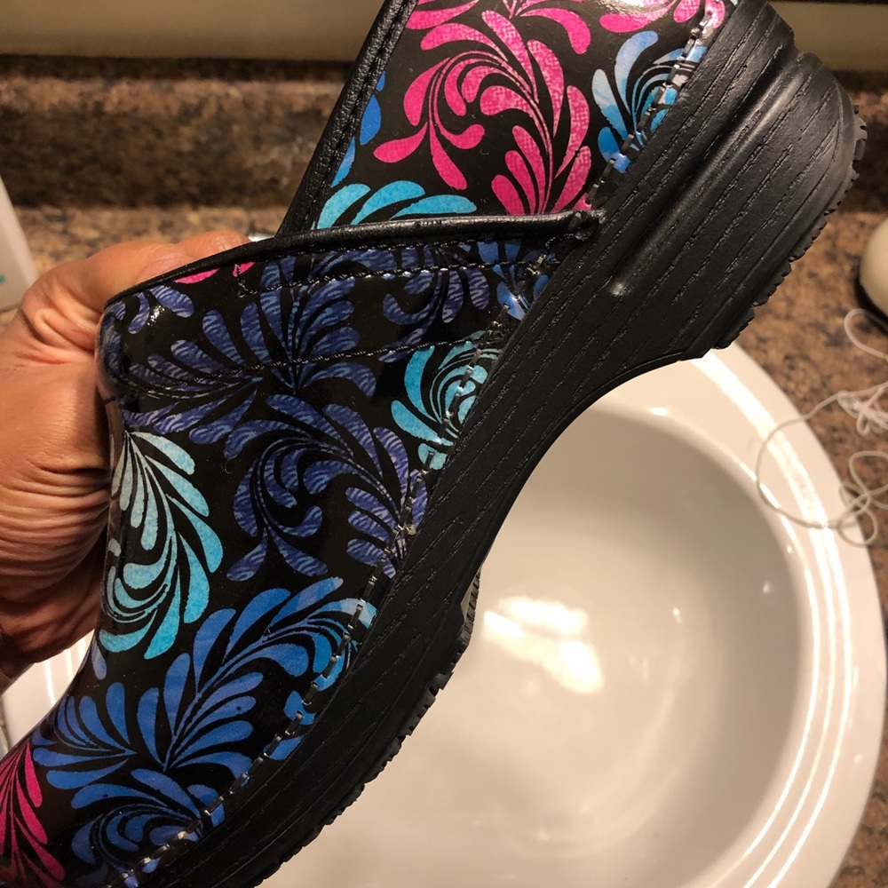 Great for nurses, only worn twice. No box sorry! - Picture 7 of 8